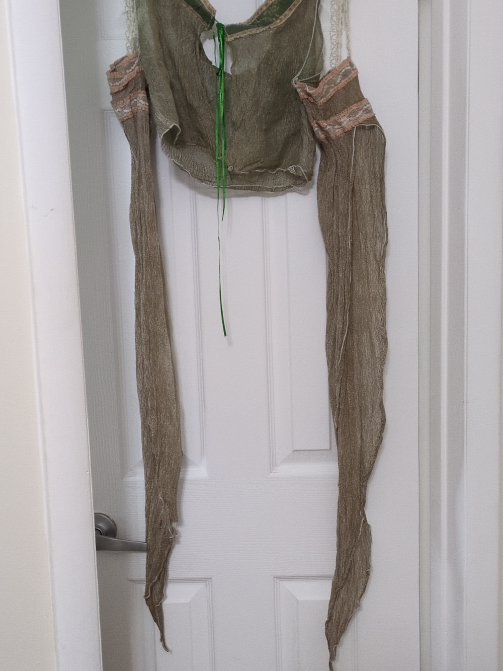 Dark Green Silk Renaissance Costume with Breeches - Picture 9 of 12